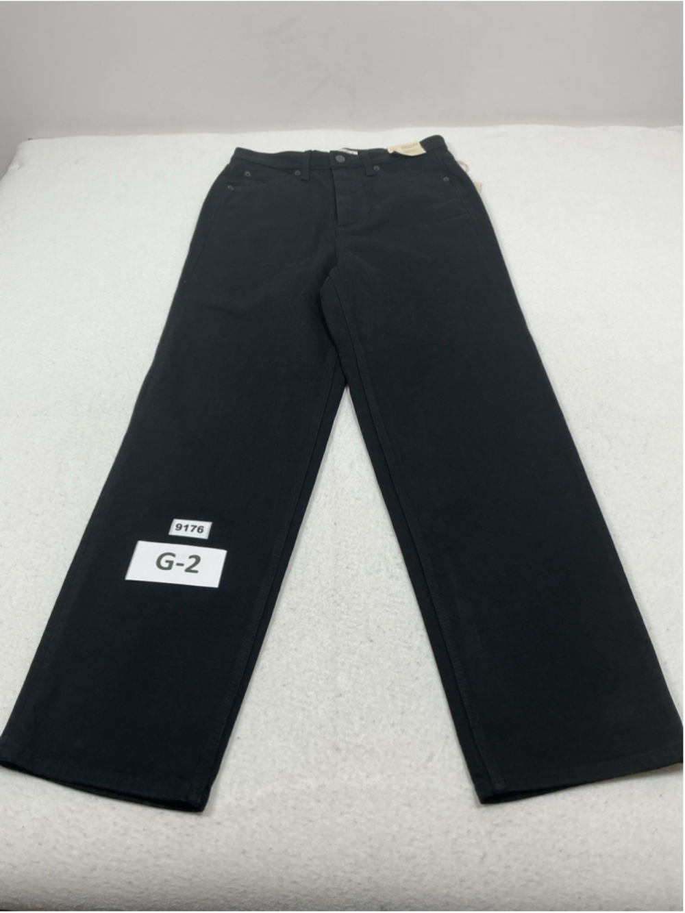 Womans NWT Universal Thread Straight High Rise Black Jeans Size 6